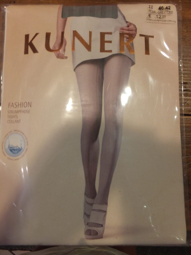 08 Kunert Strumpfhose hautfarben mit Blütenmuster Gr 40-42 08 Kunert Strumpfhose hautfarben mit Blütenmuster Gr 40-42