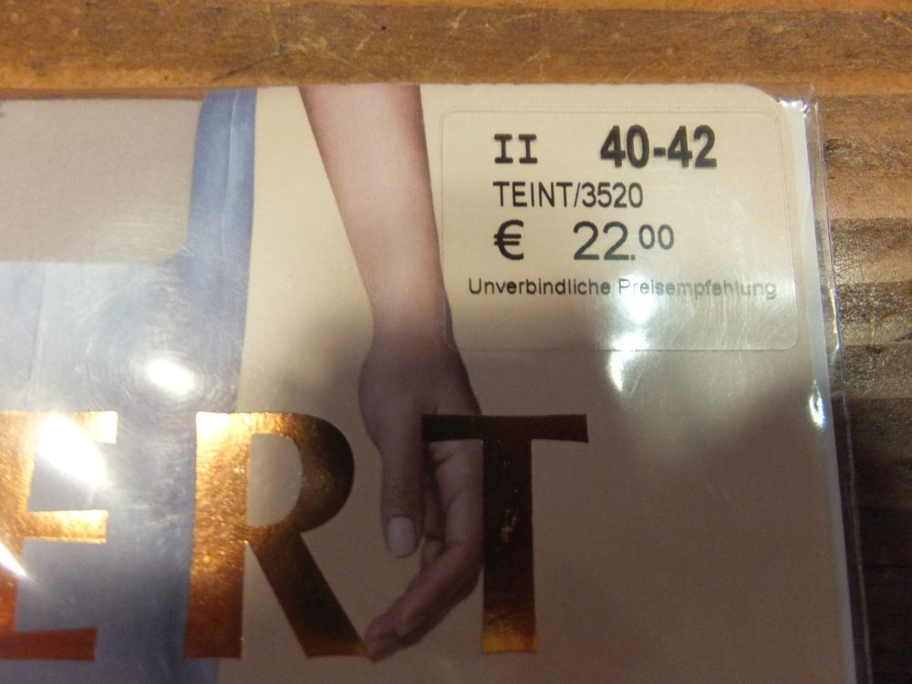 08 Kunert Strumpfhose hautfarben mit Blütenmuster Gr 40-42 08 Kunert Strumpfhose hautfarben mit Blütenmuster Gr 40-42